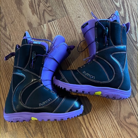 Burton Mint Snowboarding Boots 🏂🏂 - Picture 1 of 5